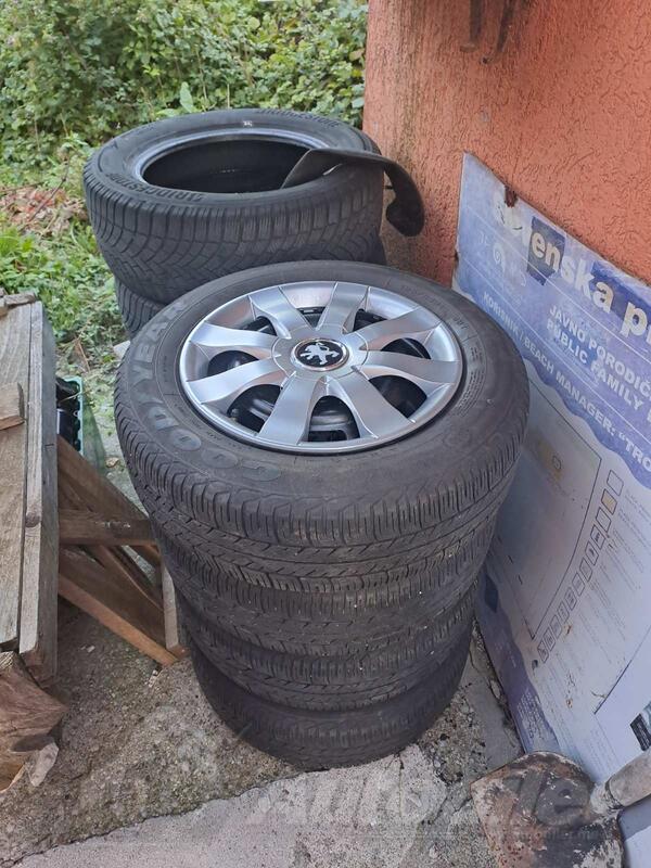 Fabričke felne i goodyear gume