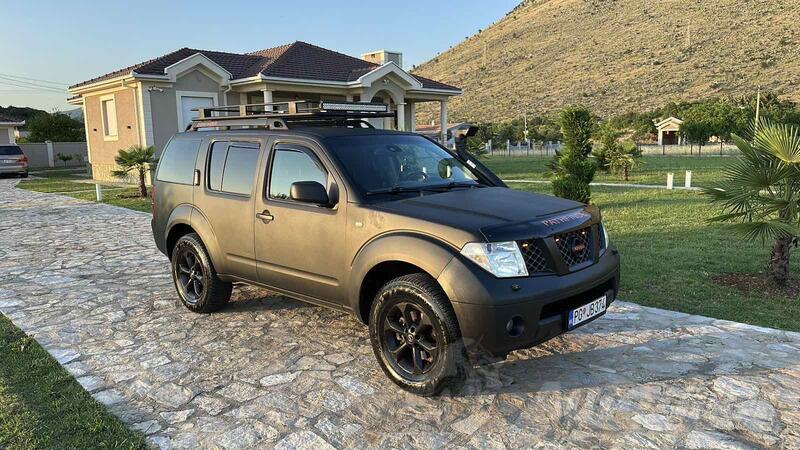 Nissan - Pathfinder - 2.5 dizel 7 siceva