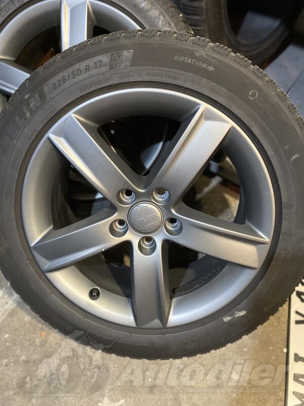 Fabričke felne i 225 50 17  gume