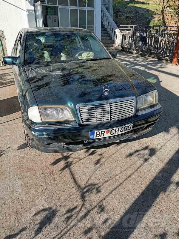 Mercedes Benz - 200