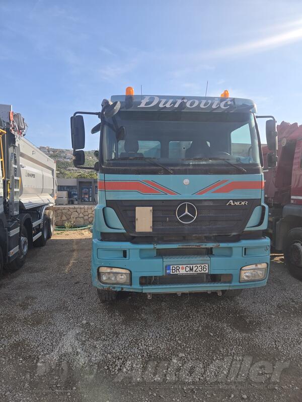 Mercedes Benz - aksor