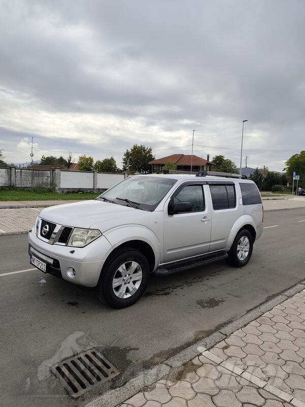 Nissan - Pathfinder