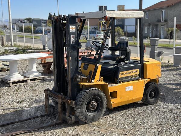 Komatsu - FD25