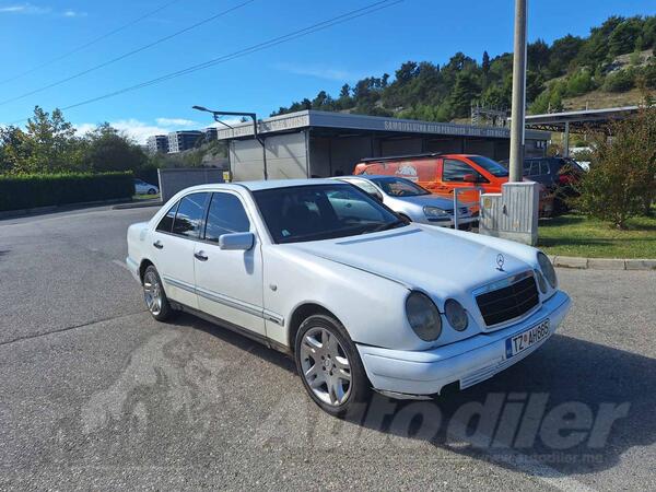 Mercedes Benz - 220 - 2,2 Dizel