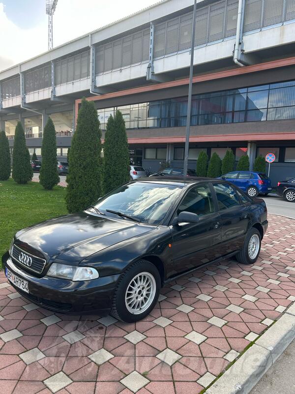 Audi - A4 - 1.9 66