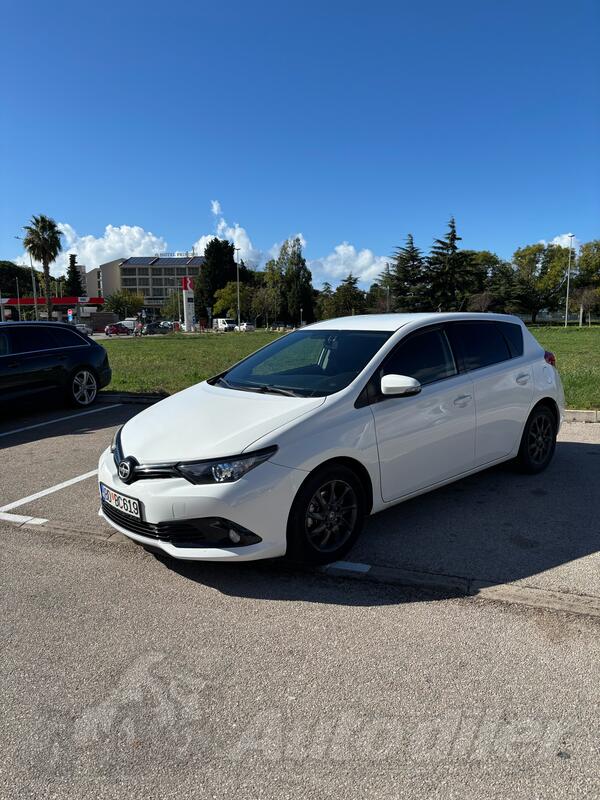 Toyota - Auris - 1.4 D4D