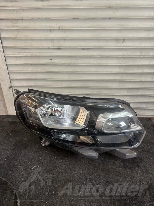 Desni far za Opel - 2021