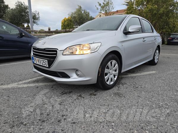 Peugeot - 301 - 1.2