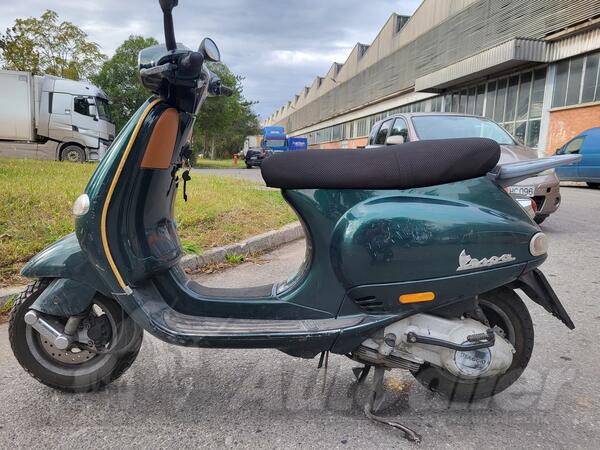 Vespa - ET 4