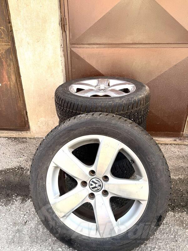 Fabričke felne i 225 gume