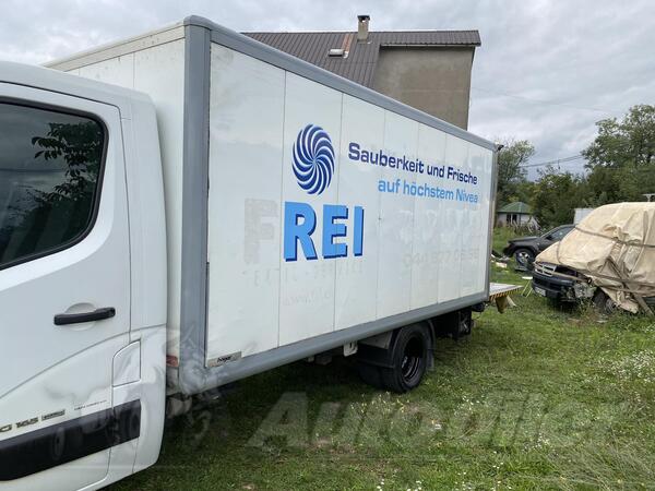 Renault - KAROSERIJA SA RAMPOM