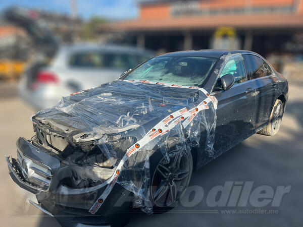 U djelovima Mercedes Benz - E 220
