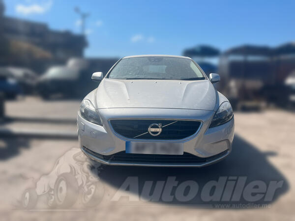 U djelovima Volvo - V40