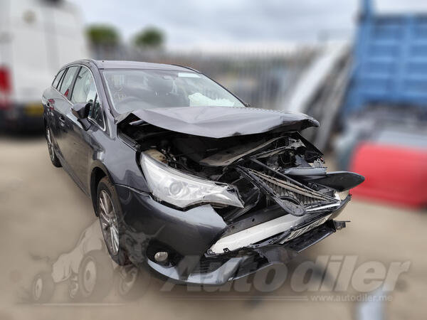 U djelovima Toyota - Avensis