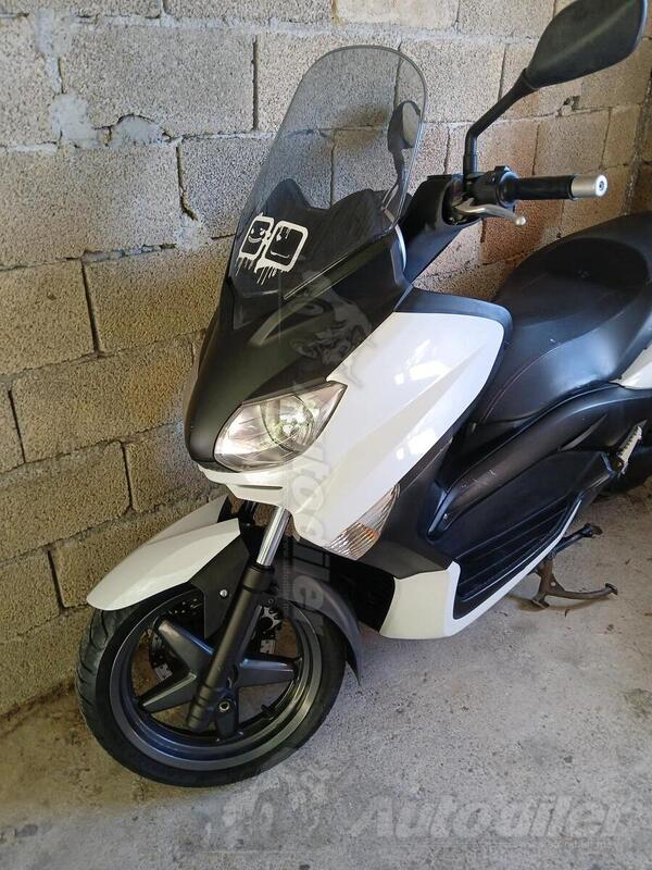 Yamaha - Yamaha x-max 250