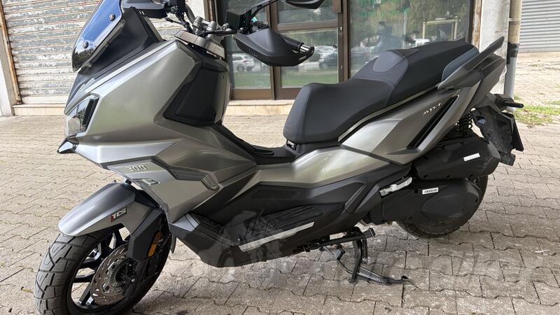 SYM - ADX 300