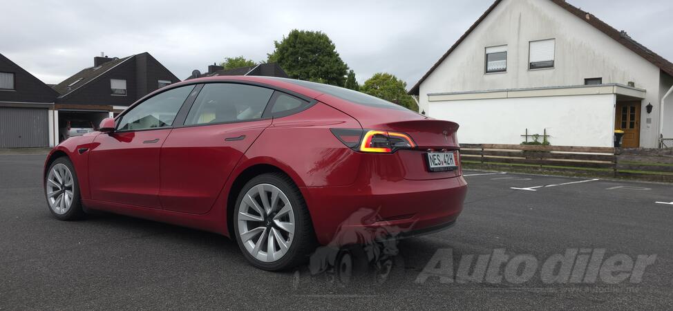 Tesla - Model 3