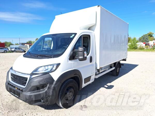 Peugeot - Boxer kamion furgon + rampa