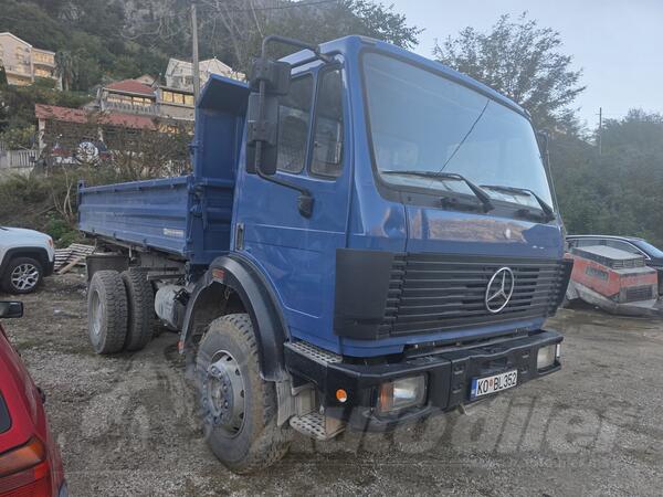 Mercedes Benz - 1820