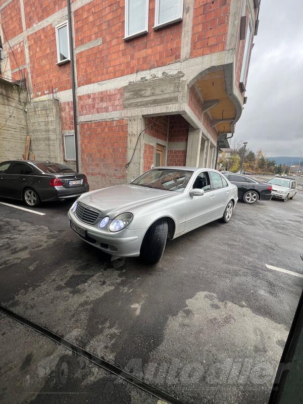 Mercedes Benz - E 220 - elegance