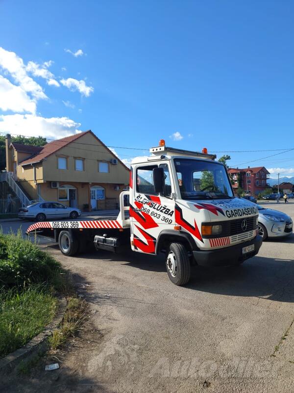 Mercedes Benz - 711D