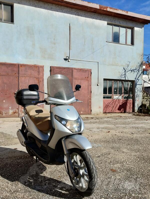 Piaggio - Beverly 250