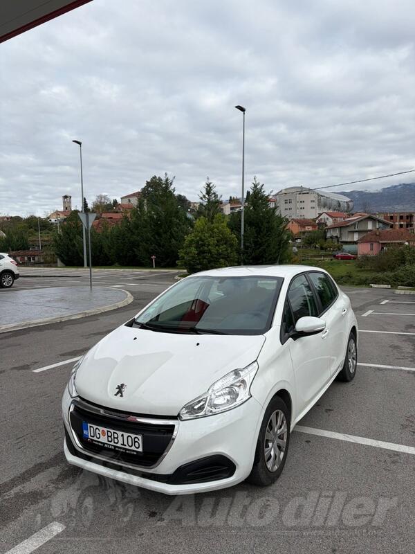 Peugeot - 208 - 1.2 benzin