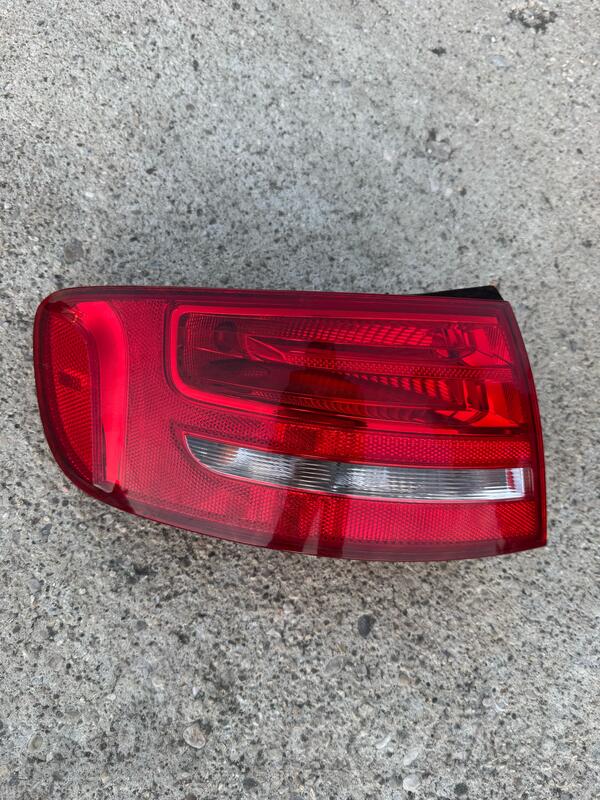 Lijevo stop svjetlo za Audi - A4    - 2010