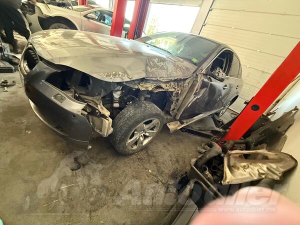 U djelovima BMW - 520 2.0