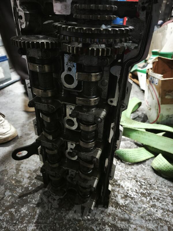 Glava motora za Mercedes Benz - C 220    - 2004