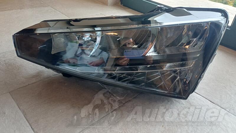 Lijevi far za Škoda - Scala    - 2023