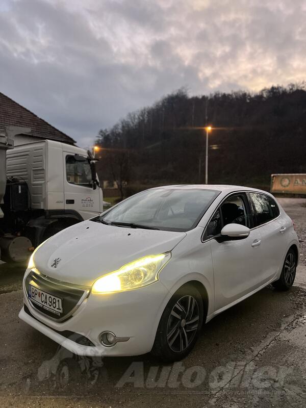 Peugeot - 208 - 1.6VTI
