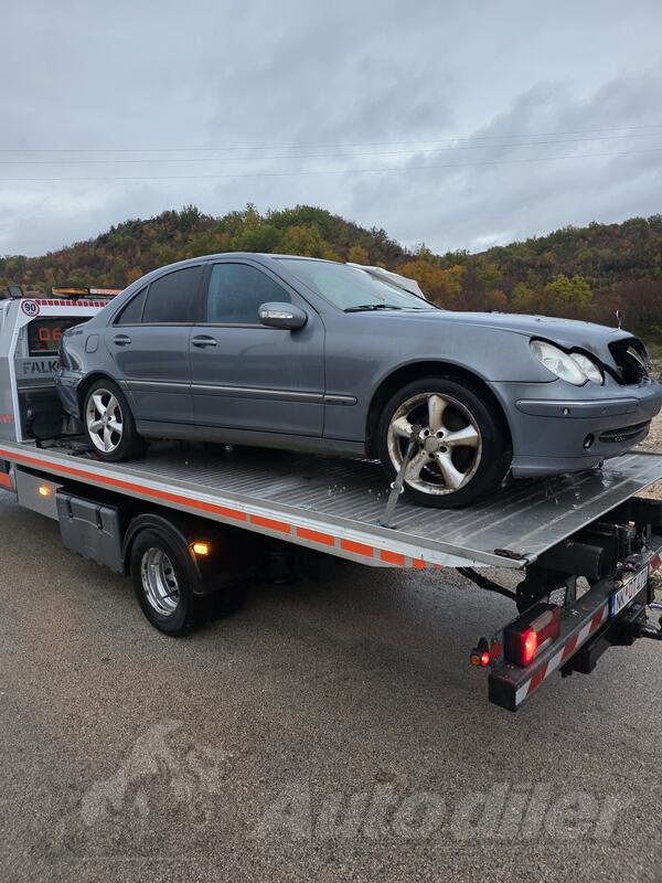U djelovima Mercedes Benz - C 220 2.2 cdi
