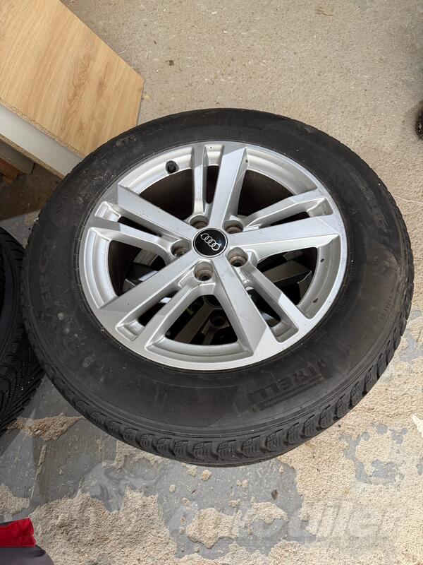 Fabričke felne i Pirelli gume