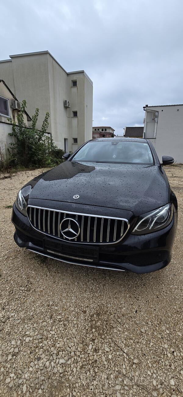 Mercedes Benz - E 220 - 2.2 cdi 4 matic