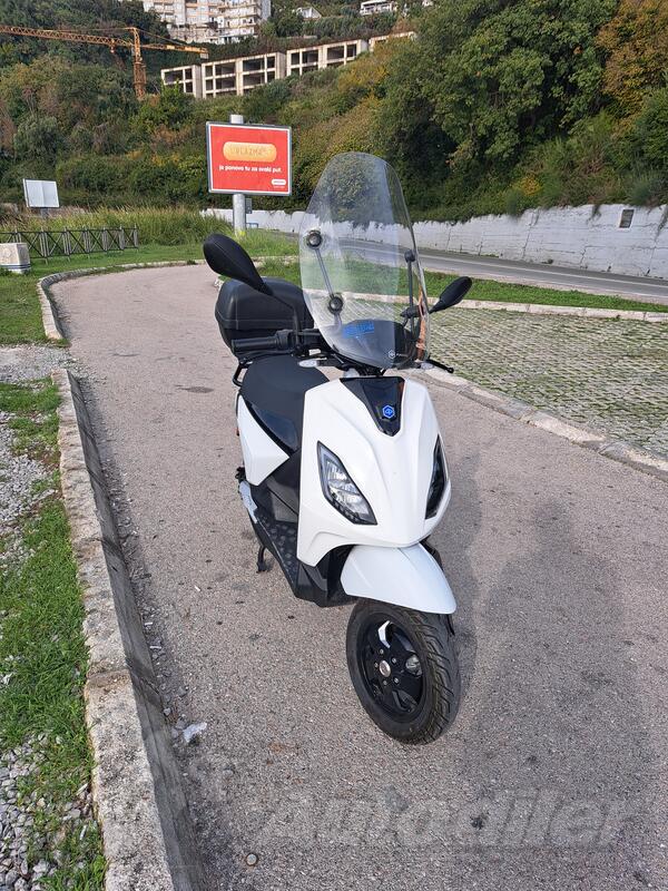Piaggio - E1 active