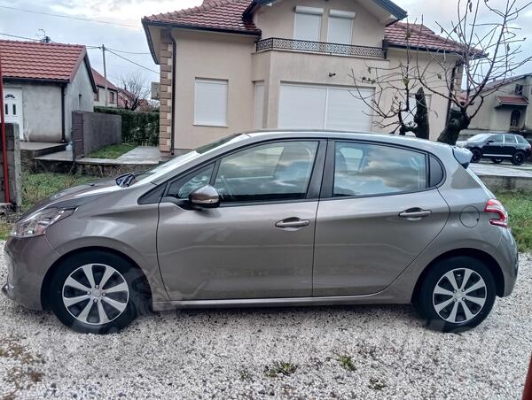 Peugeot - 208 - AUTOMATIK