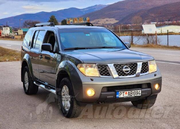Nissan - Pathfinder - 2.5 d