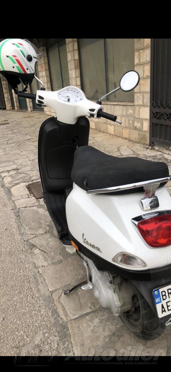 Vespa - LX