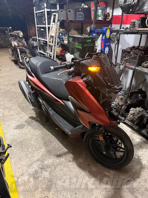 Honda - forza 350