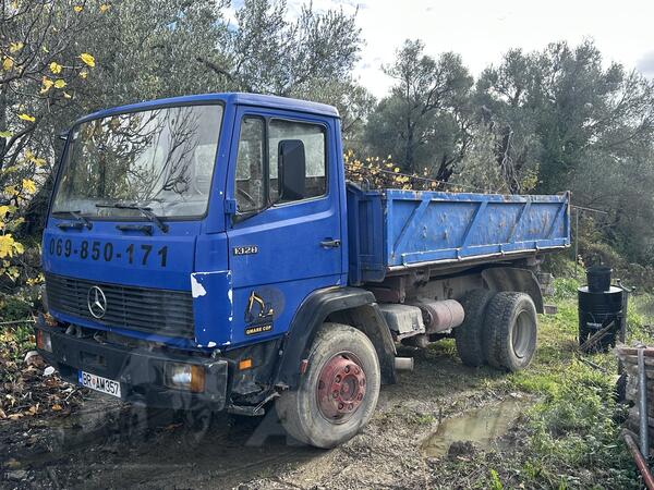 Mercedes Benz - 1320