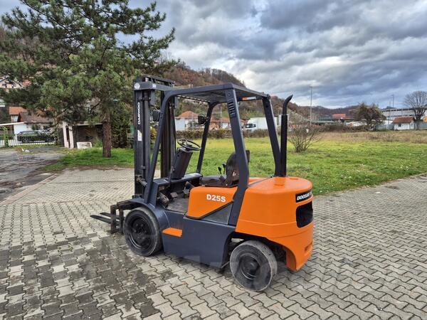 Doosan - DAEWOO 25 DIZEL