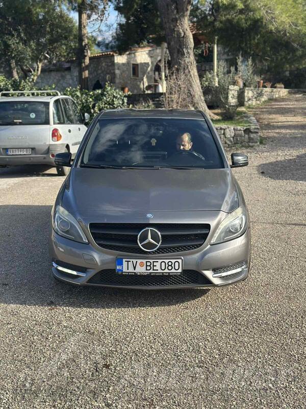Mercedes Benz - B 180 - 1.5 Amg