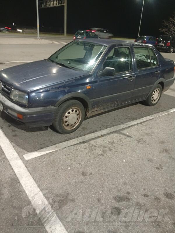 Volkswagen - Vento - 1.6i