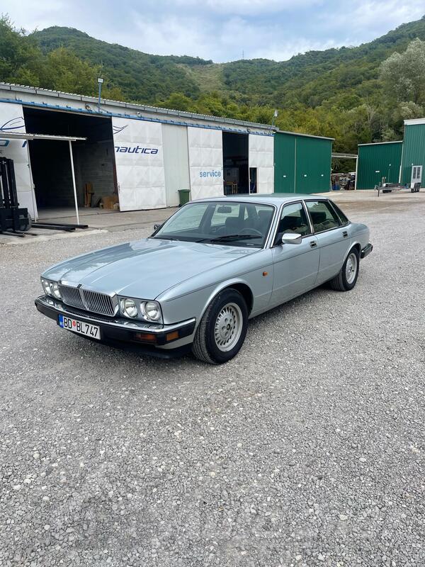 Jaguar - XJ6 - 3.2