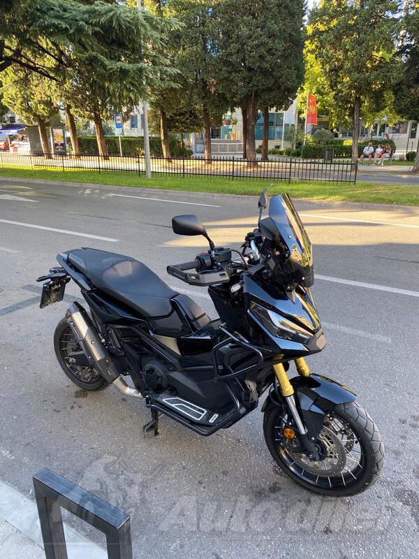 Honda - ADV750