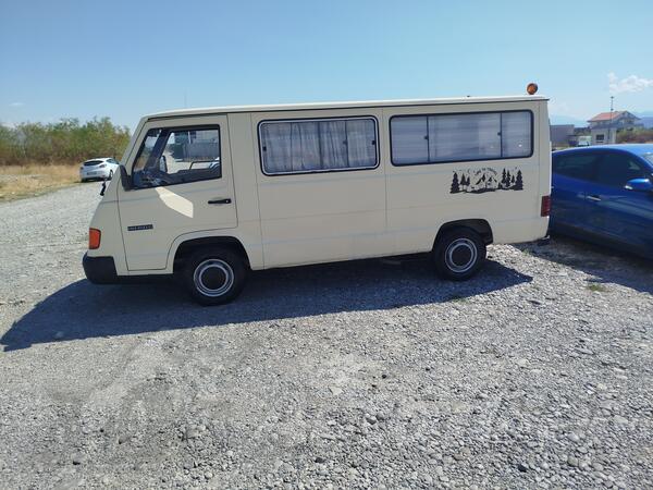 Mercedes Benz - mb100 240 D