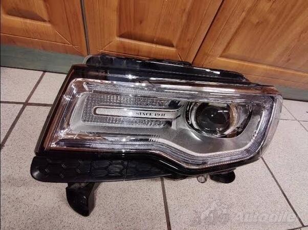 Lijevi far za Jeep - Grand Cherokee    - 2015