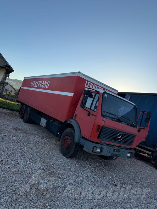 Mercedes Benz - 2422