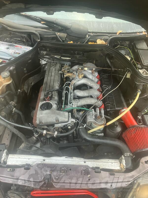 Motor za Automobile - Mercedes Benz - E 250    - 1992